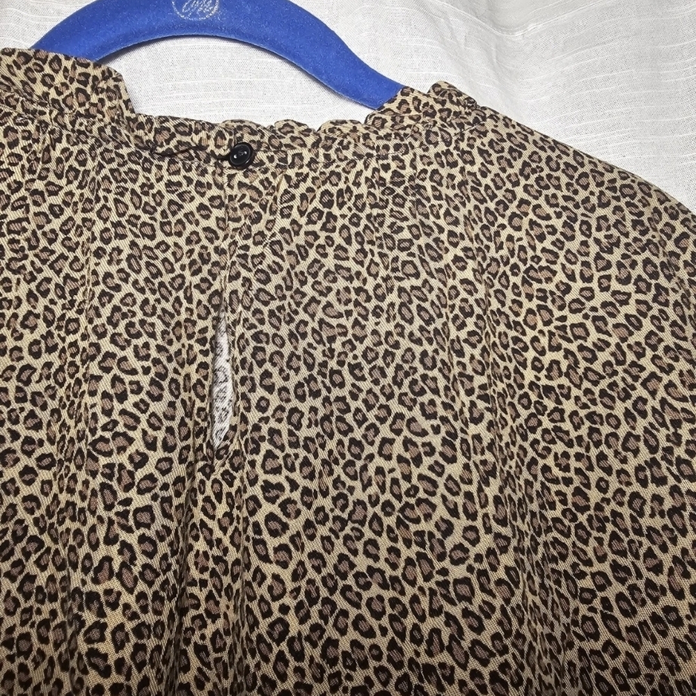 Amazon Essentials Tan Leopard-Print Short Sleeve Blouse - Picture 3 of 5